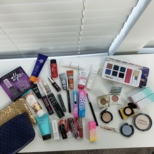 Full and Deluxe Sample Size Makeup bundle